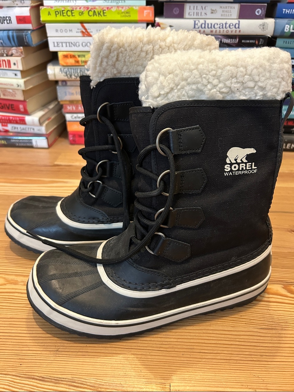 Sorel Black Winter Boots with Cream Sherpa Cuff
